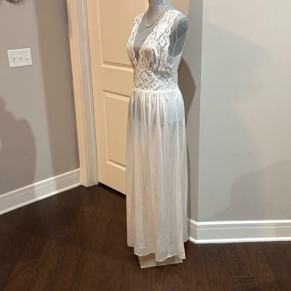 Rare Vintage Lily of France White Lace Maxi Nightgown Dress size Medium - Picture 2 of 9